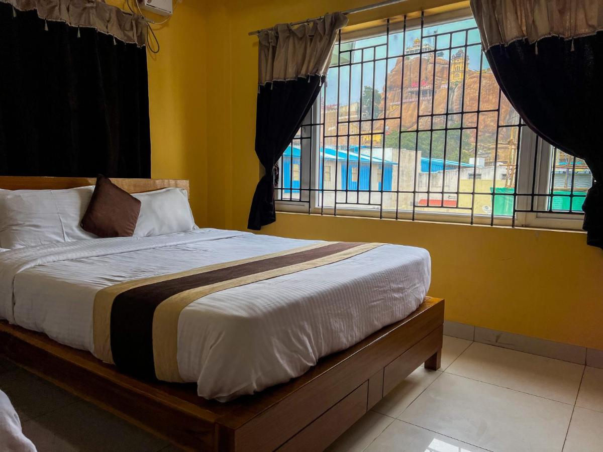 Le Hotel Host Tiruchirappalli Екстериор снимка