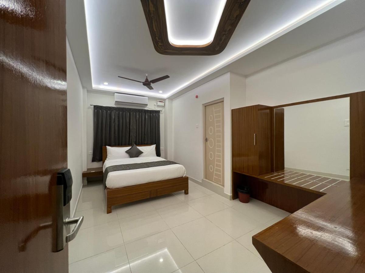 Le Hotel Host Tiruchirappalli Екстериор снимка