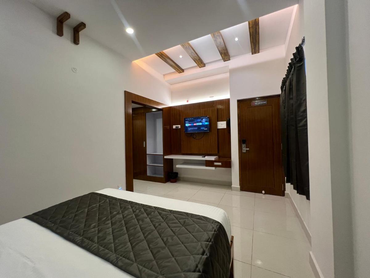 Le Hotel Host Tiruchirappalli Екстериор снимка