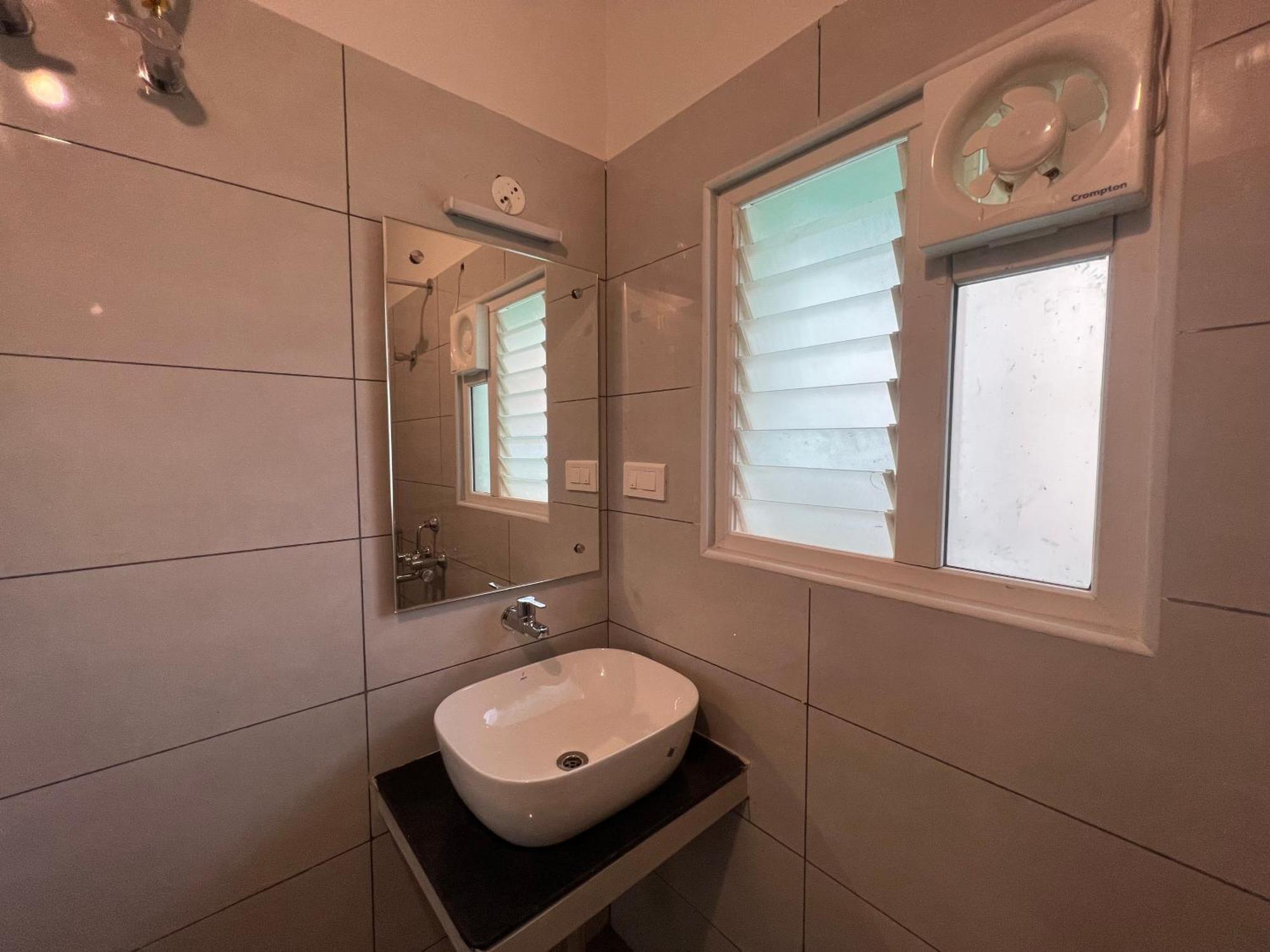 Le Hotel Host Tiruchirappalli Екстериор снимка